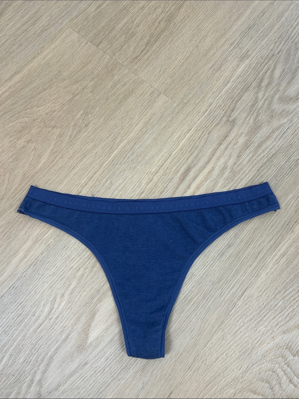 Victoria's Secret Thong Panty L